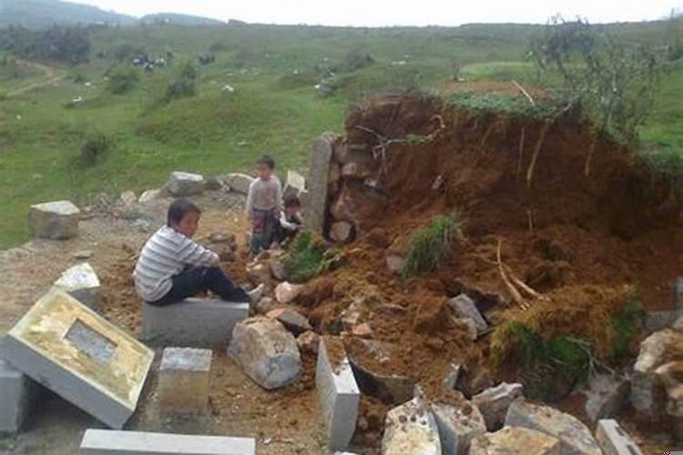 祖坟怎么看风水宝地？八字命理与地理分析