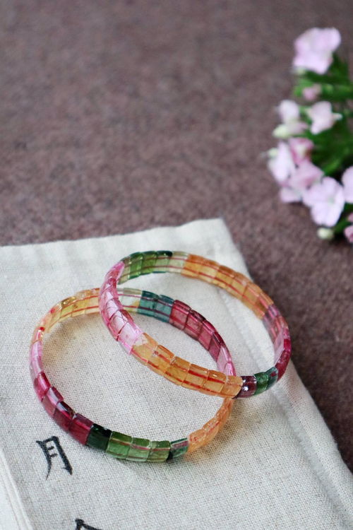 女性碧玺千万不要戴在左手,碧玺应该戴在哪个手上