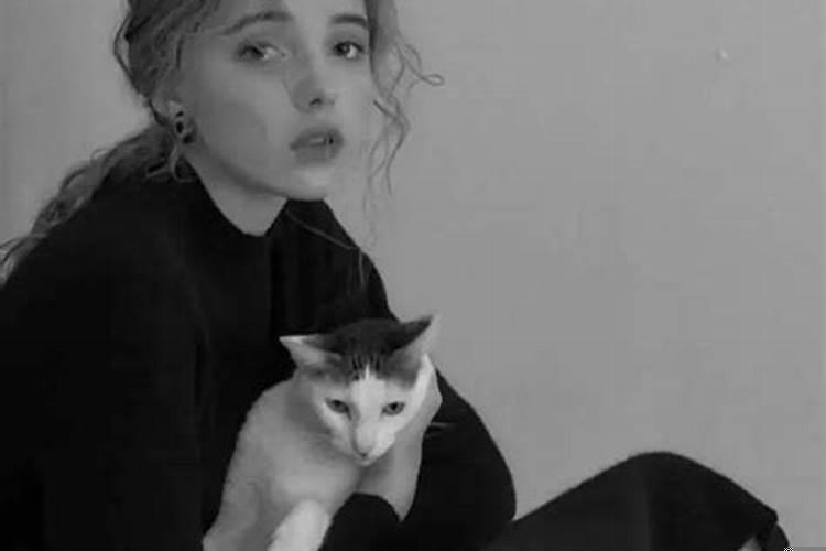 摩羯女会不会主动追求自己喜欢的男生呢？摩羯座女生喜欢主动的男生吗